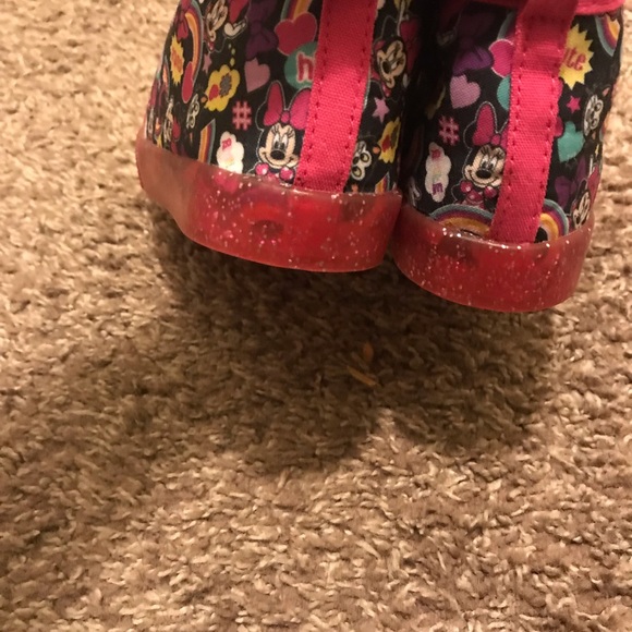 Minnie Mouse super cute shoe sale - Picture 5 of 7